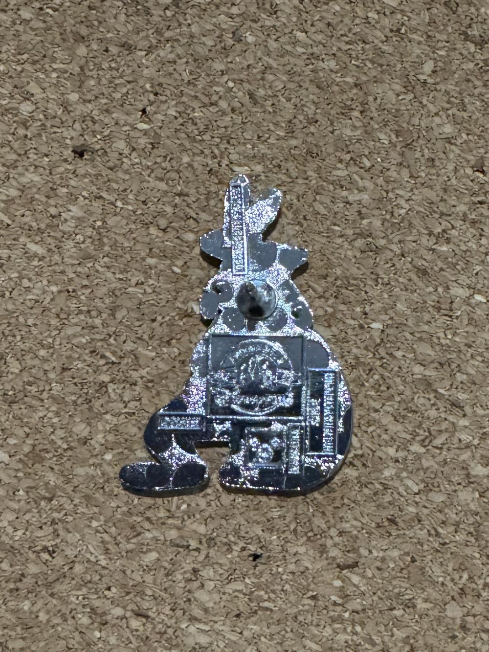 2025 Hidden Mickey: Goofy Seasons Easter - Hidden Mickey pin collectible - Main Image 2