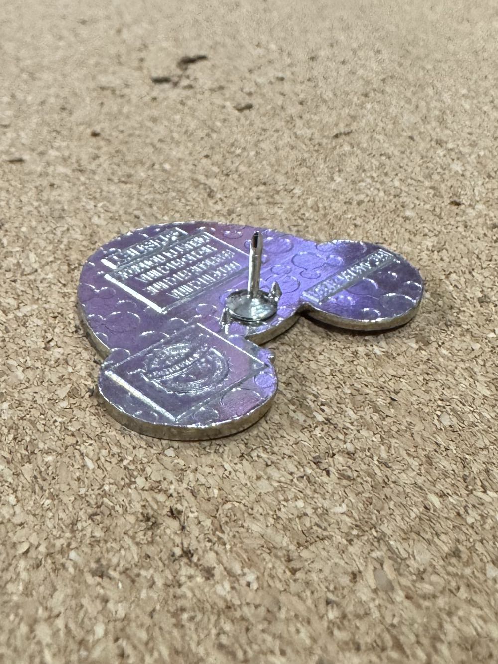 Villain Mickey Icon - Queen of Hearts - Hard Enamel, Metal pin collectible - Main Image 3