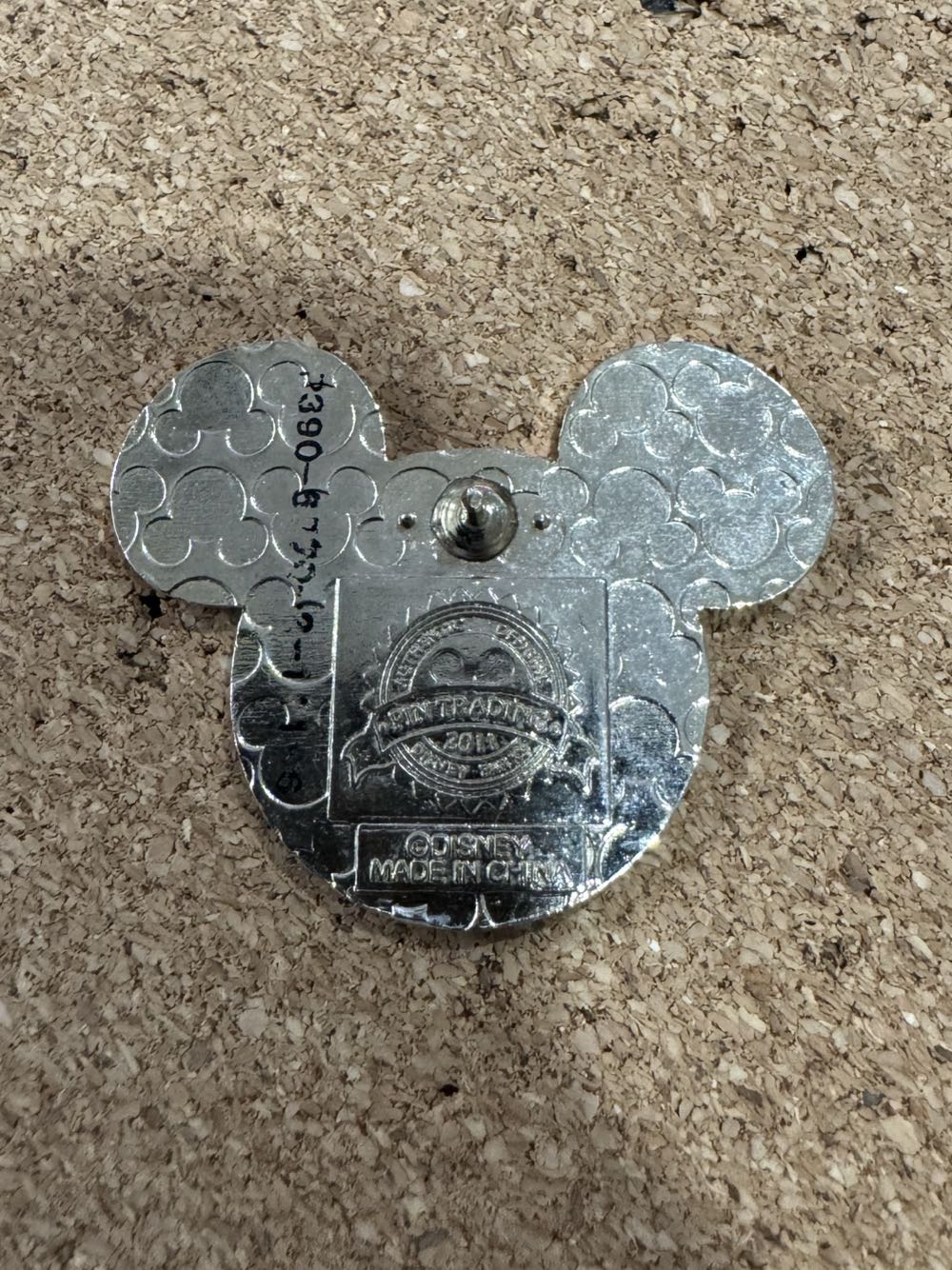 Mickey Icon - Glitter Santa - Hard Enamel, Metal pin collectible - Main Image 2