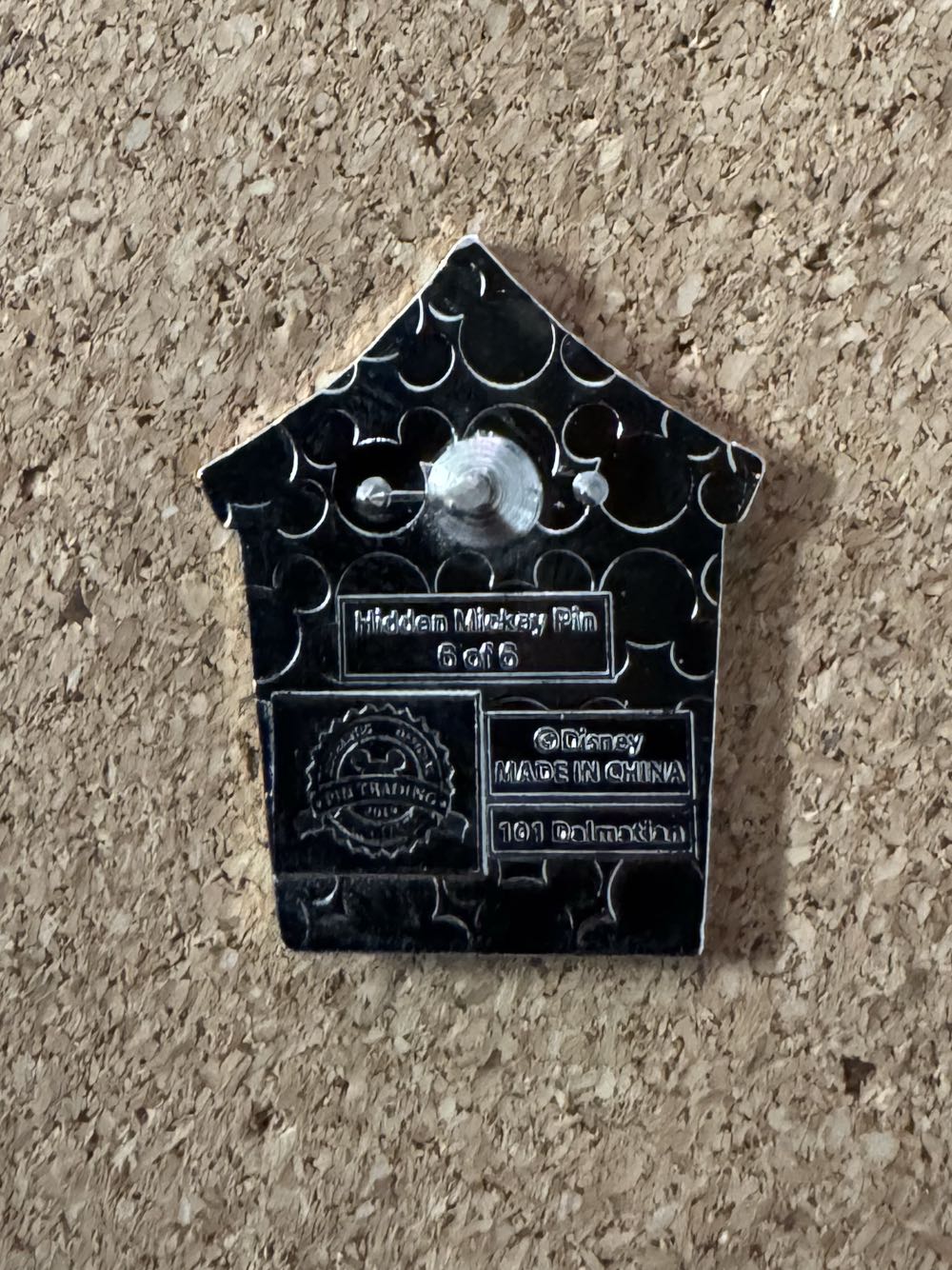 Doghouse 2019 - Lucky - Hard Enamel, Metal pin collectible - Main Image 2