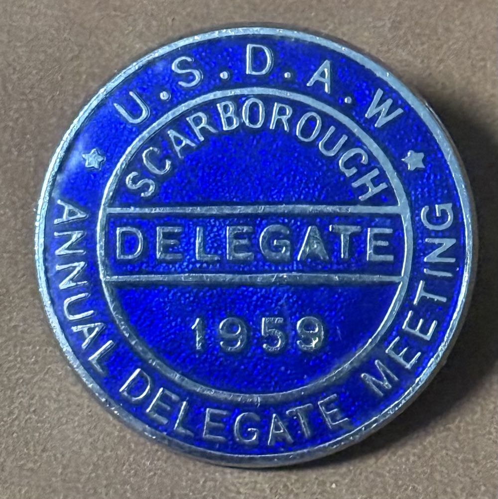 Star Wars Galaxy Edge Black Spire Outpost - DJ R3X