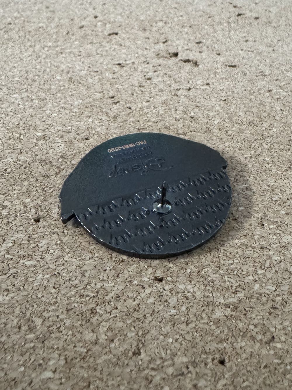 LFLY Villains Fan Club - Scar - Disney Loungefly pin collectible - Main Image 3