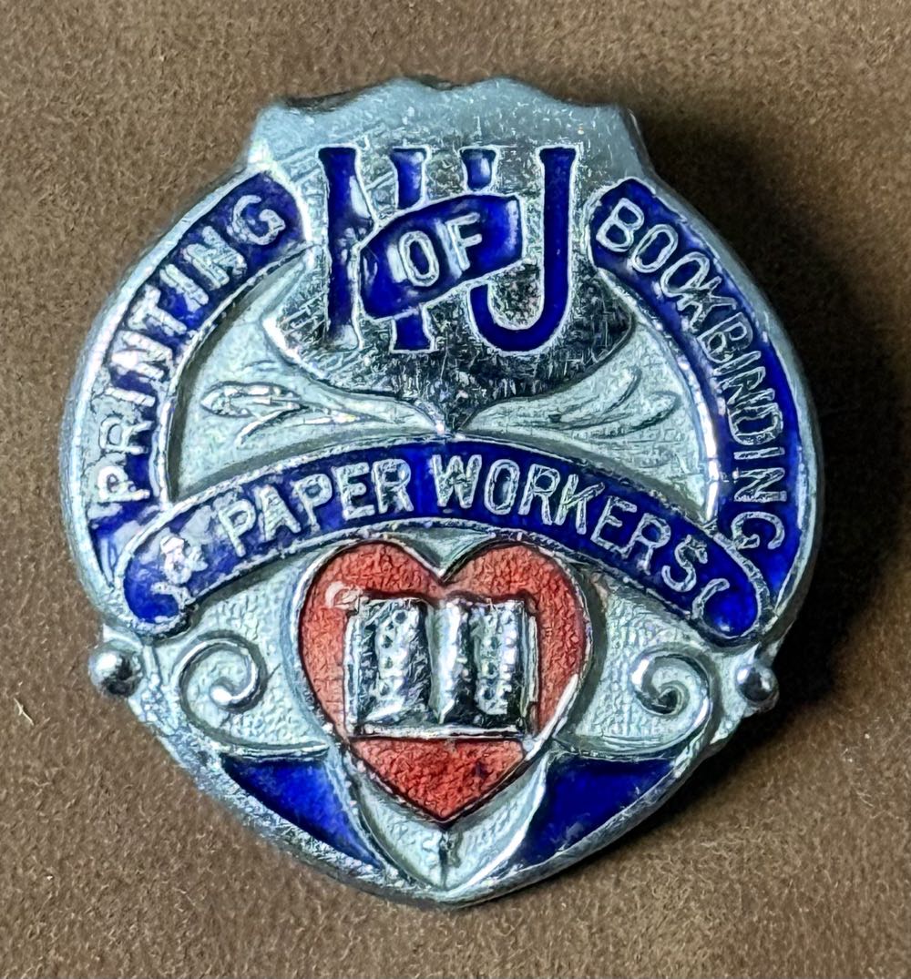 2025 Hidden Mickey: 25 Years of Pin Trading - Jiminy Cricket