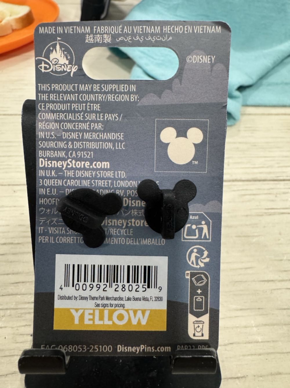 Minnie As A Witch Halloween 2025  pin collectible [Barcode 400992280259] - Main Image 3