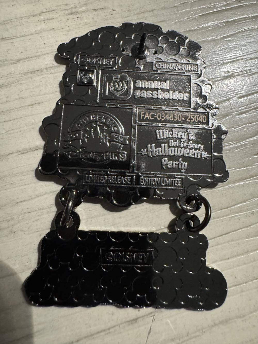 Annual Passholder - Mickey Not So Scary Halloween 2025 Party - Limited Edition pin collectible [Barcode 400992473453] - Main Image 4