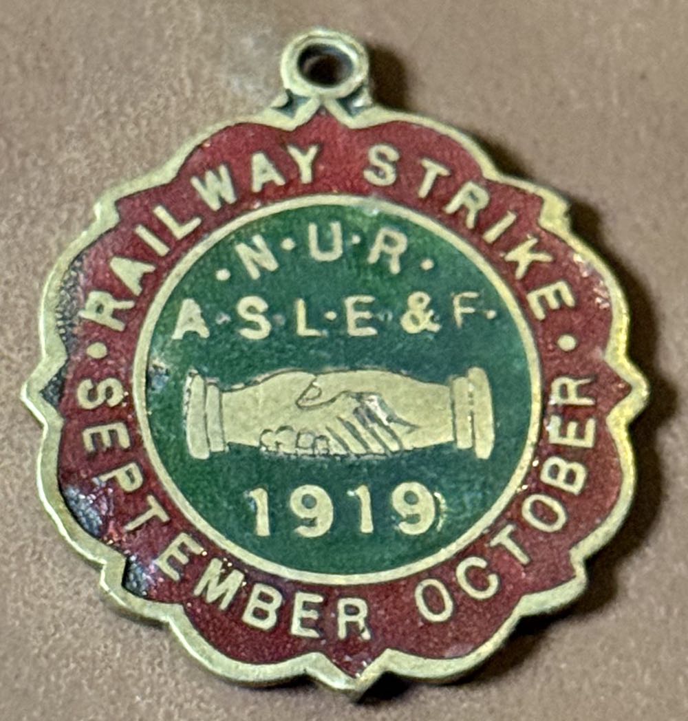 Associated Society of Locomotive Engineers and Firemen - Railway Strike 1919  pin collectible - Main Image 2