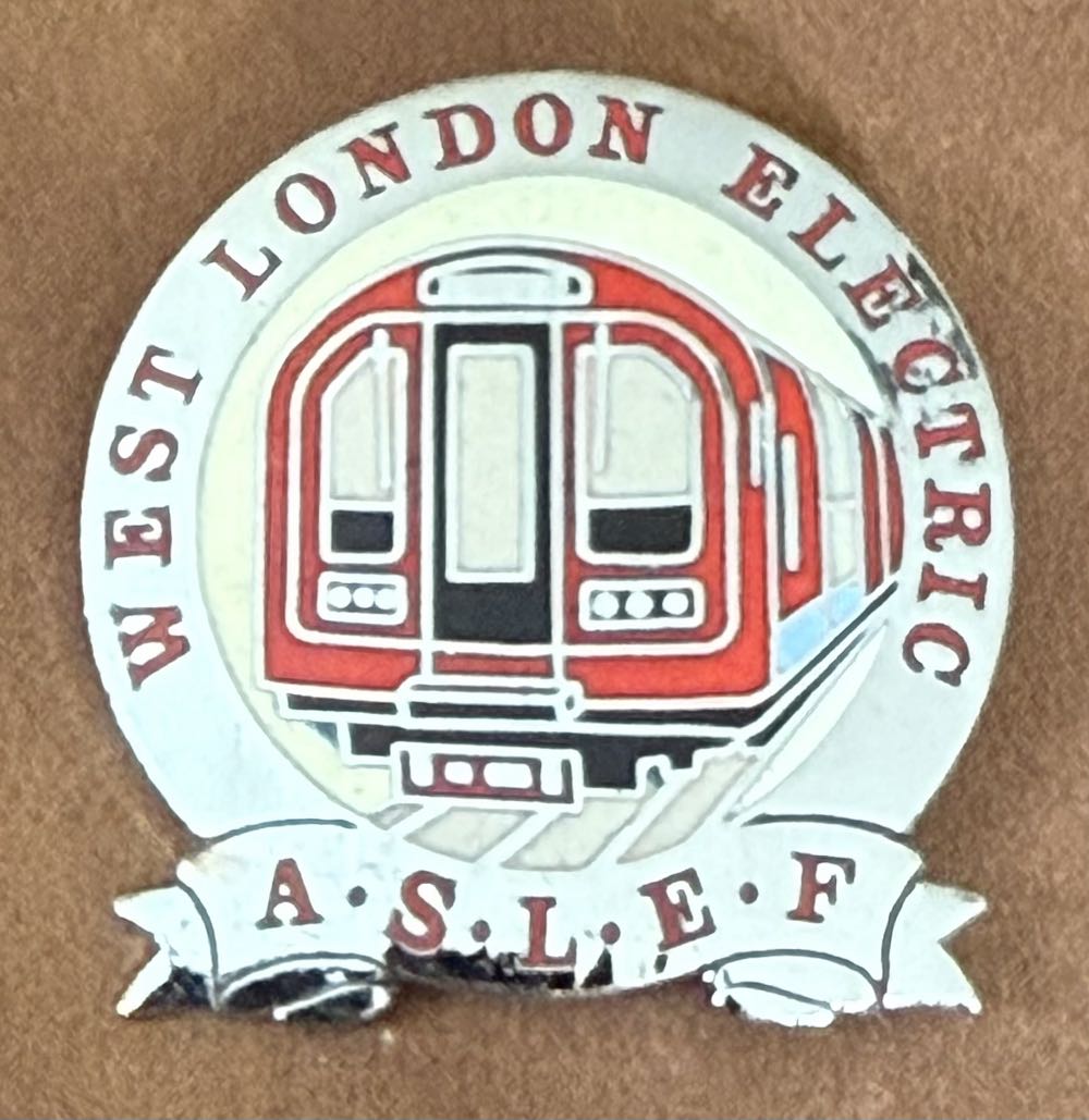 Kiki Disney Pin The Little Mermaid Ariel And Flounder Book