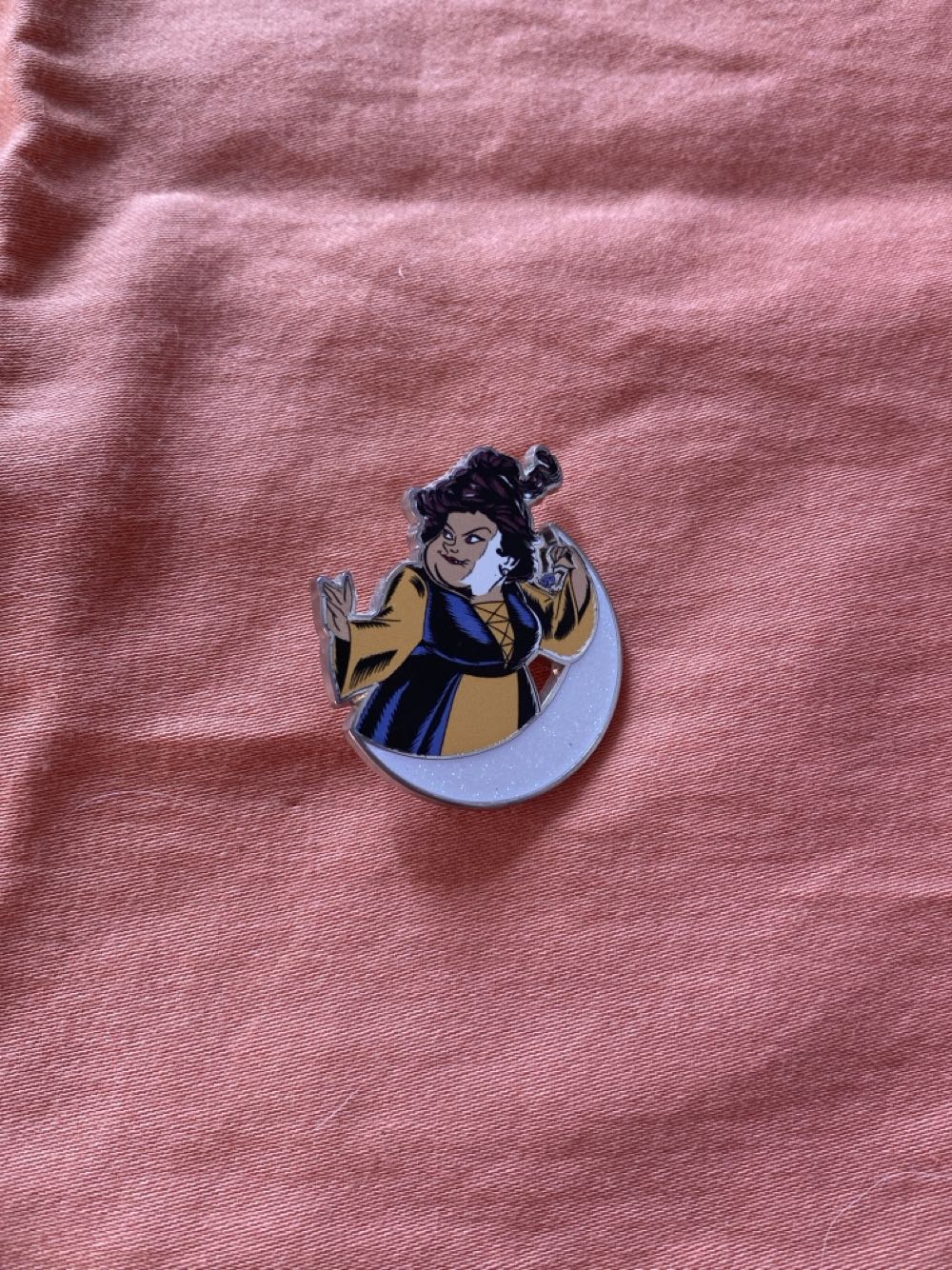 Hocus Pocus Mystery Blind Box- Winnie  pin collectible [Barcode 465052955713] - Main Image 3