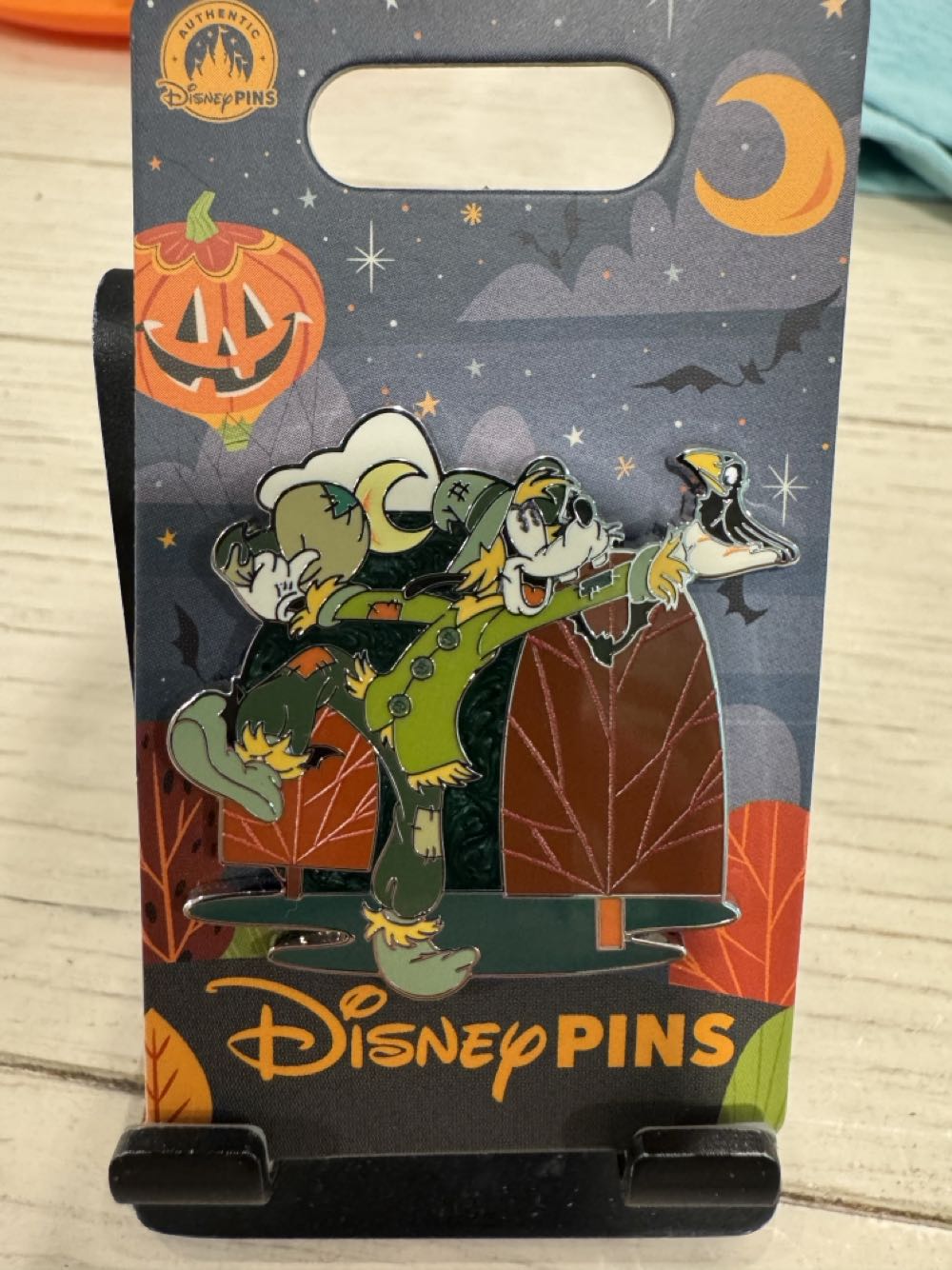 Goofy Scarecrow, Halloween 2025  pin collectible [Barcode 400992280273] - Main Image 2