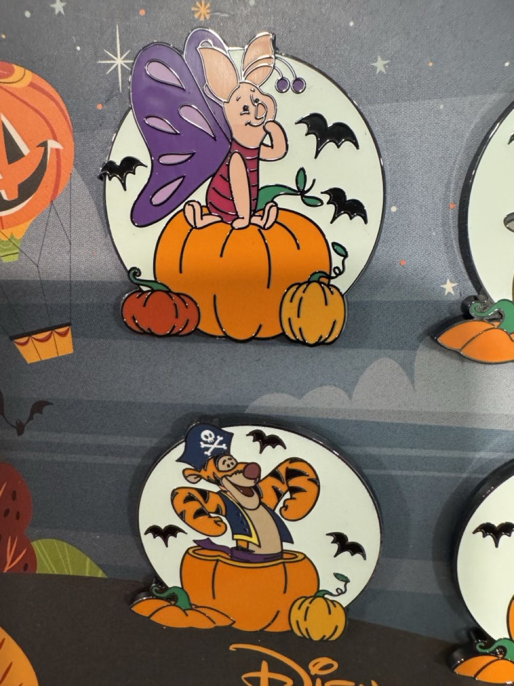 Winnie The Pooh Halloween 2025  pin collectible [Barcode 400992280303] - Main Image 3