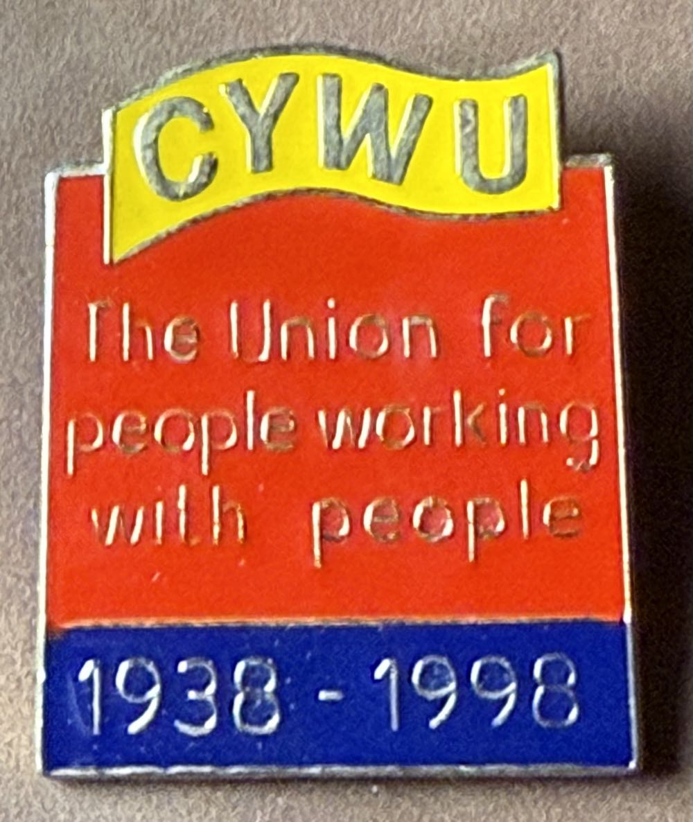 Dragonite Soaring Sky Spinning Pin Scenes Pokemon Centre Badge Metal New