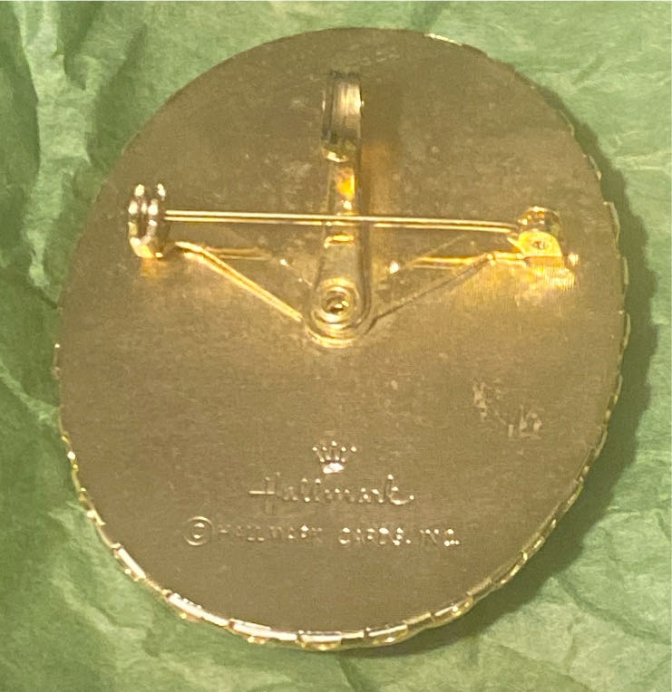 1973 Hallmark Cameo Flower Pin Or Pendant - Cameo Pin Or Pendant pin collectible - Main Image 2