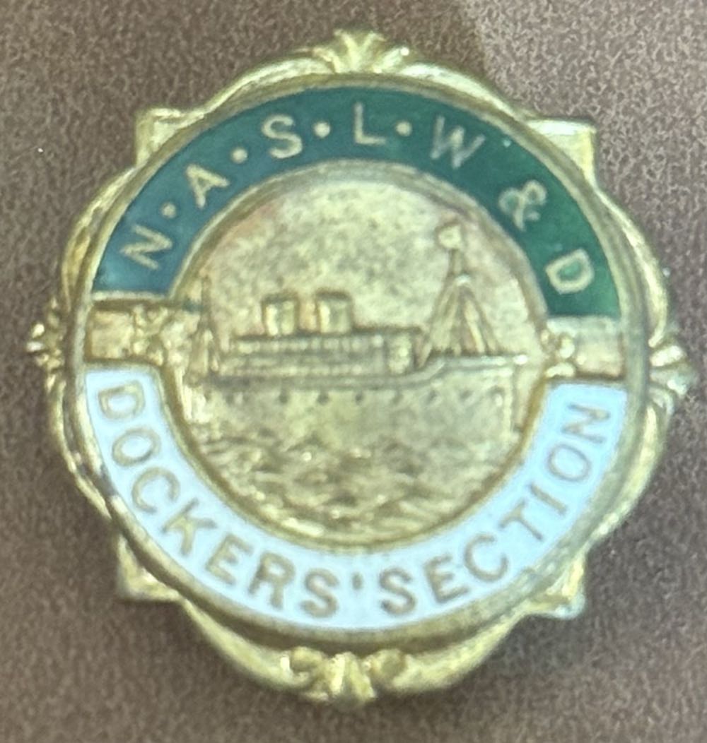 Service Excellence Pin