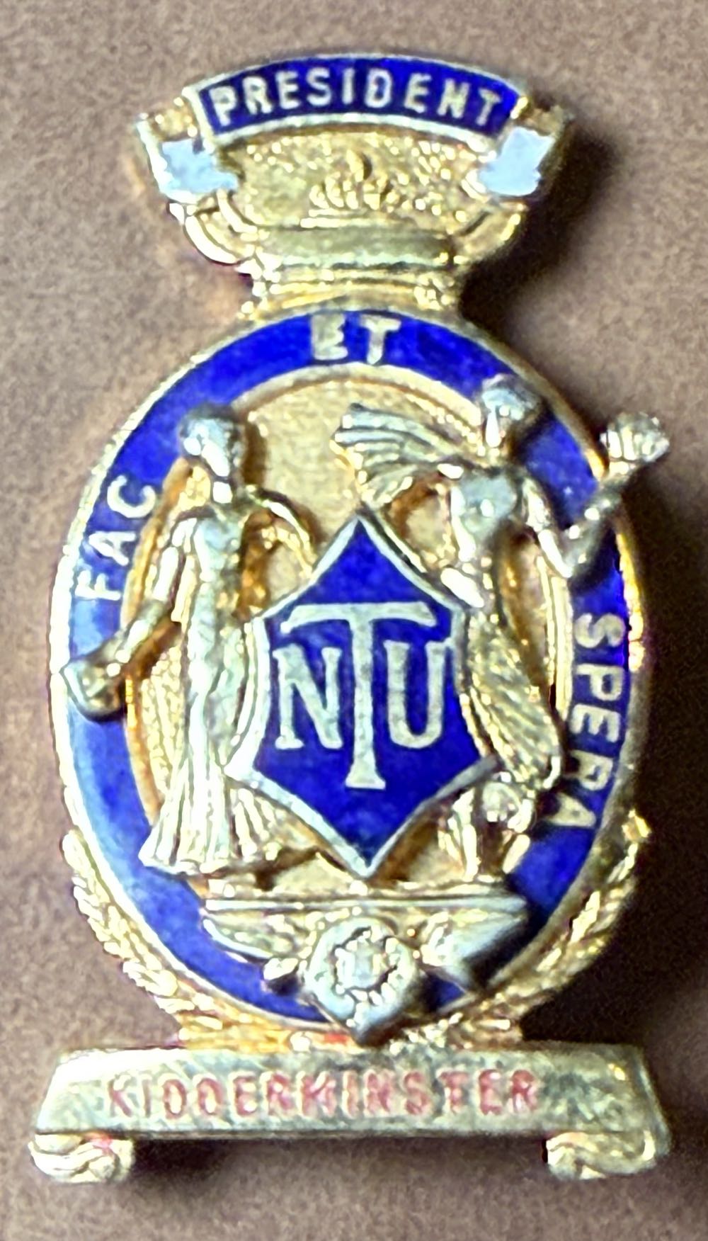 DCL Disney Treasure Stern Peter Pan, And Captain Hook