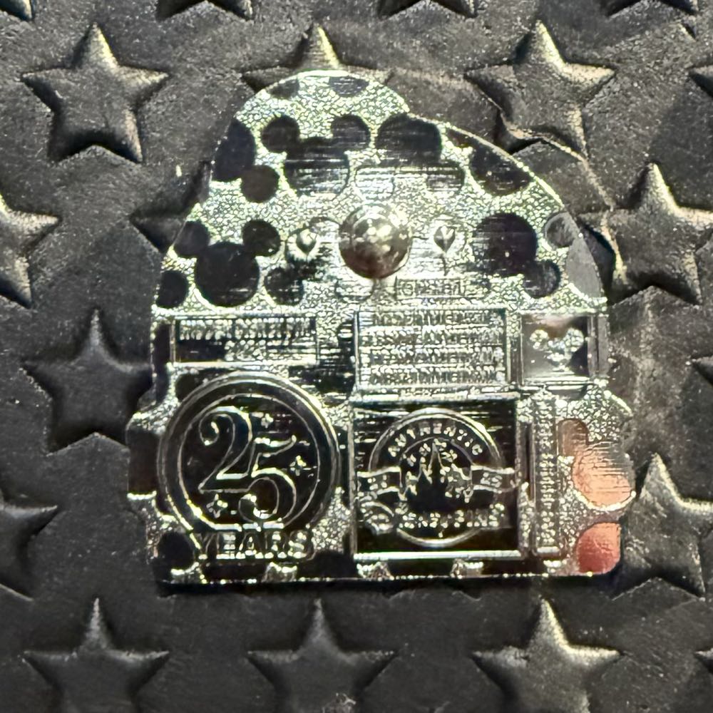 Jiminy Cricket: 25 Years Of Pin Trading - Disney Parks pin collectible - Main Image 2