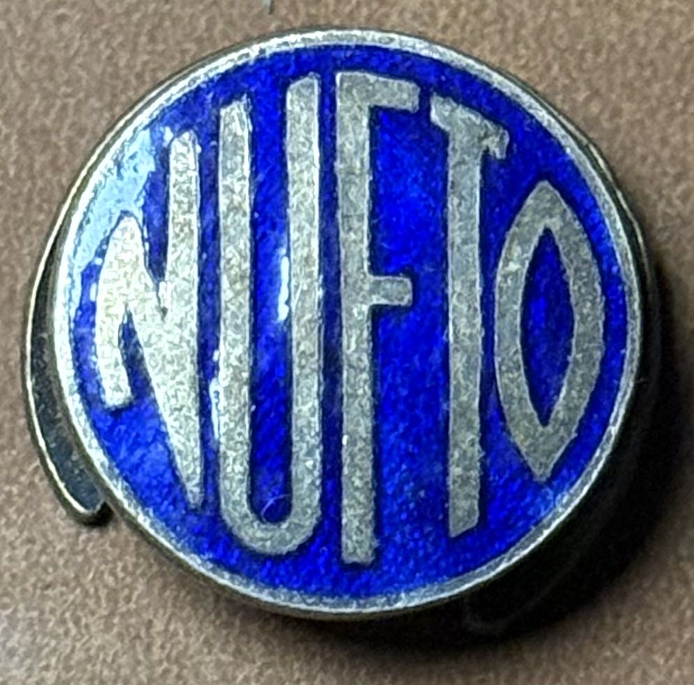 Figpin R2 D2 Grogu # 644 Disney Park Star Wars Limited Edition