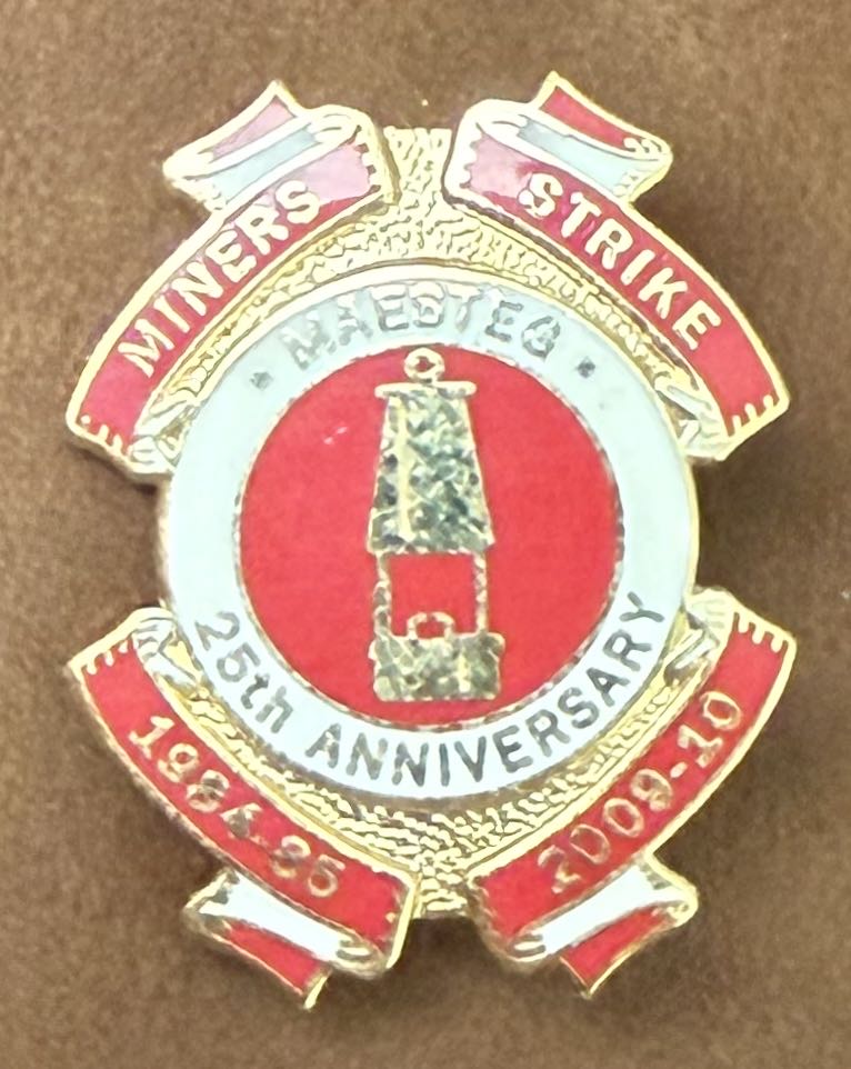 Tinker Bell - DLP - Brushing Her Hair