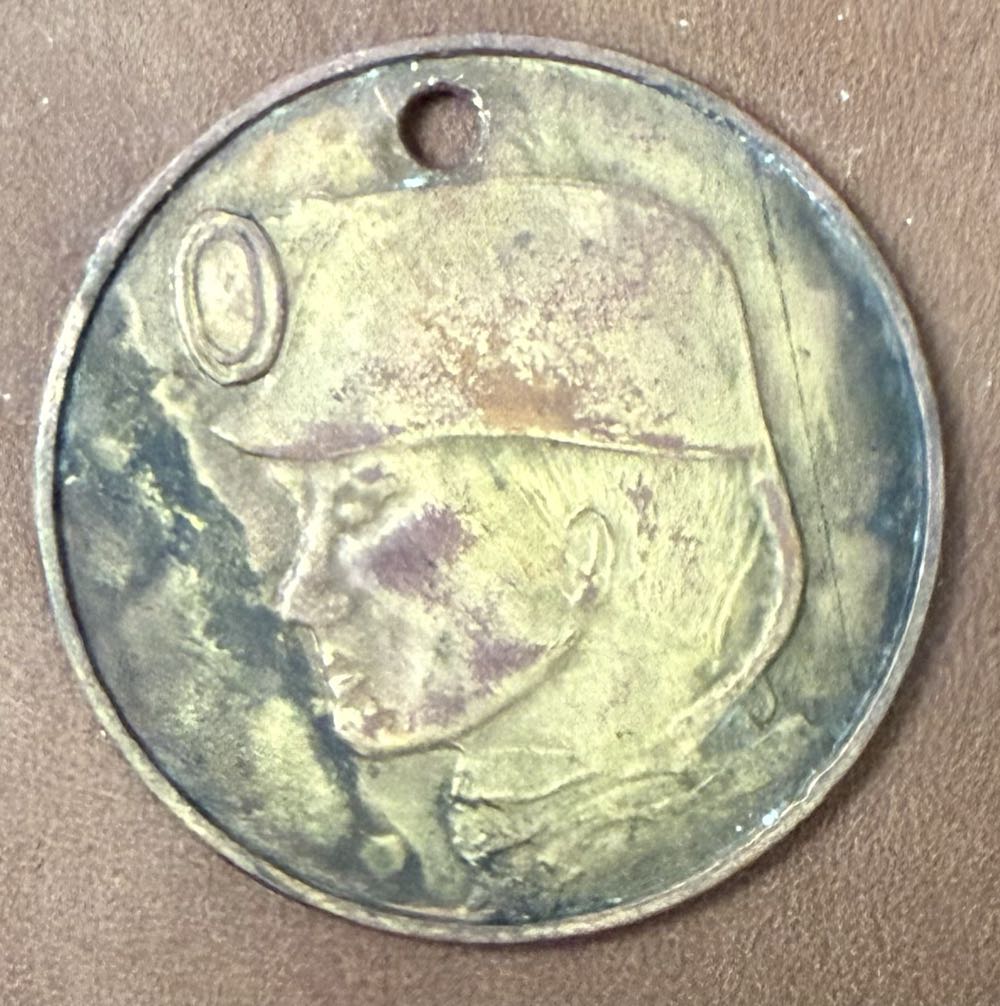 National Union of Mineworkers - Merthyr Vale 1984  pin collectible - Main Image 2