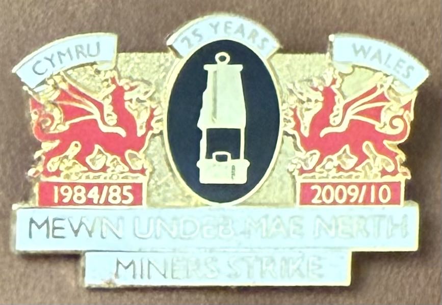 Mulan - Mushu - Artist Collection - Disney Pins 25 - Ltd Edition