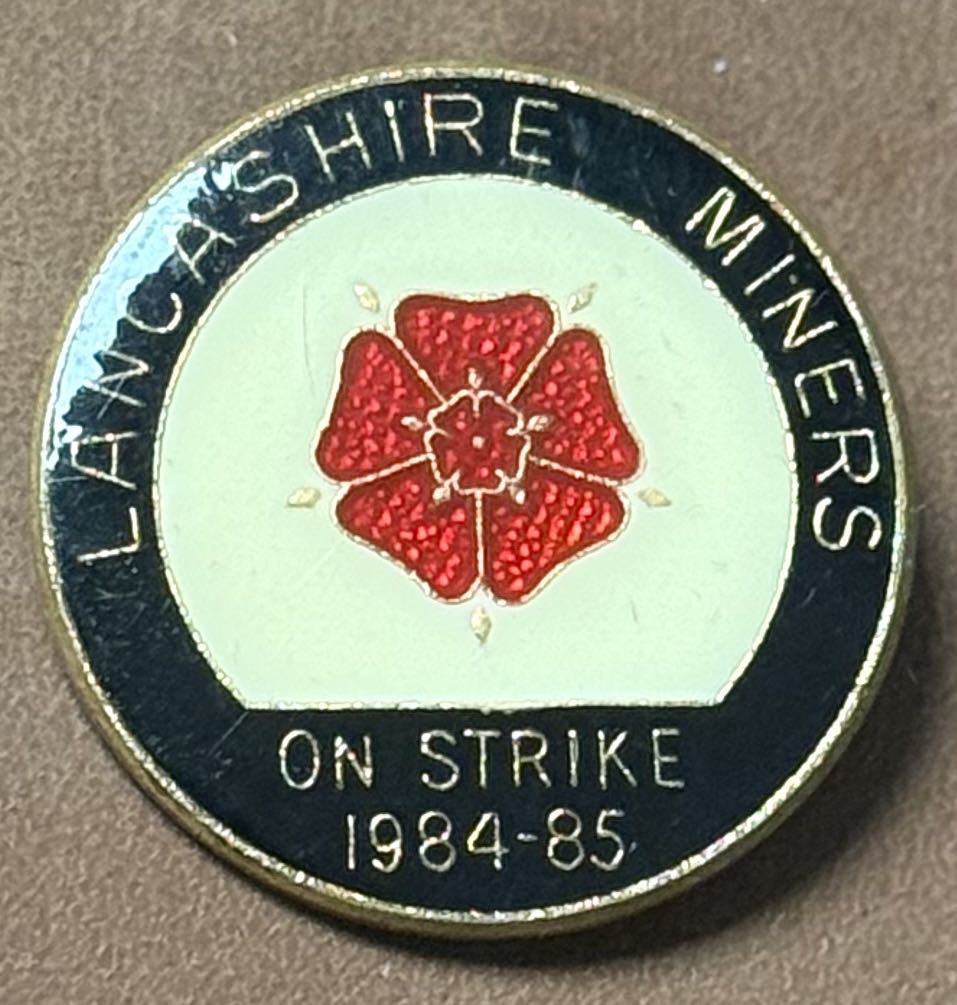 Disneyland Disney 45 Years Of Magic Le Mickey Ear Balloon Yellow 2406