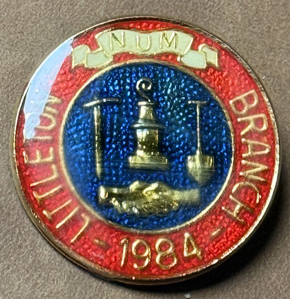 Road Runner Drive Thru Pin