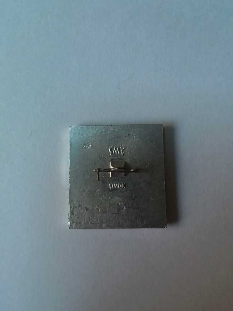 CENTRAL V. I. LENIN MUSEUM IN MOSCOW  pin collectible - Main Image 4