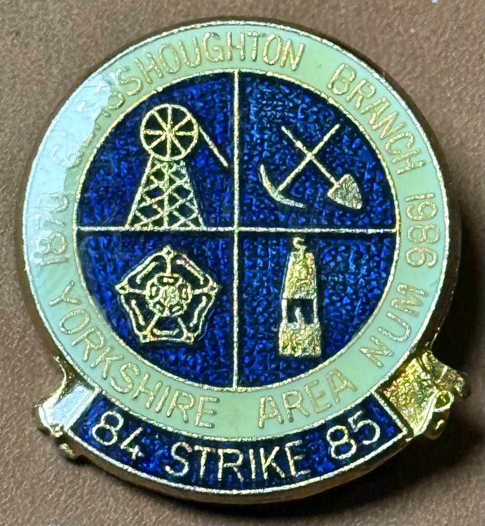 Disney Goofy Dressed As Scoop Holding Board Glitter 25 Years Of Disney 170567