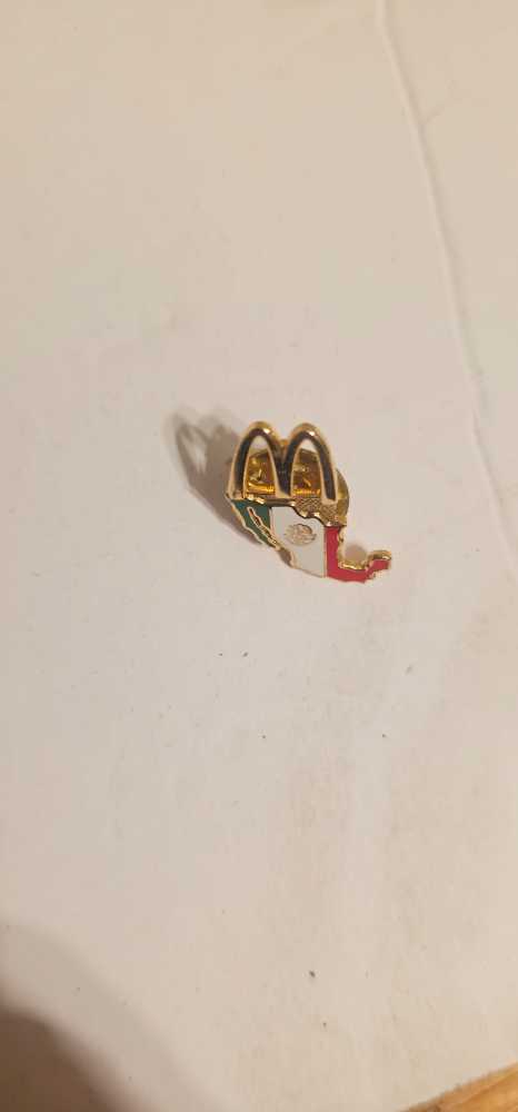 Logi Pin With Clover