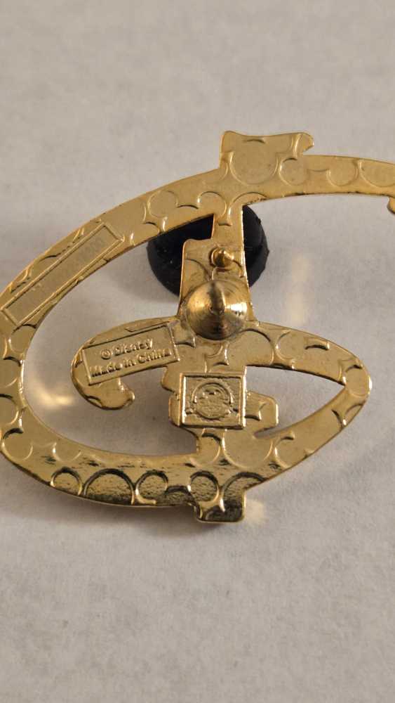 D   pin collectible - Main Image 2