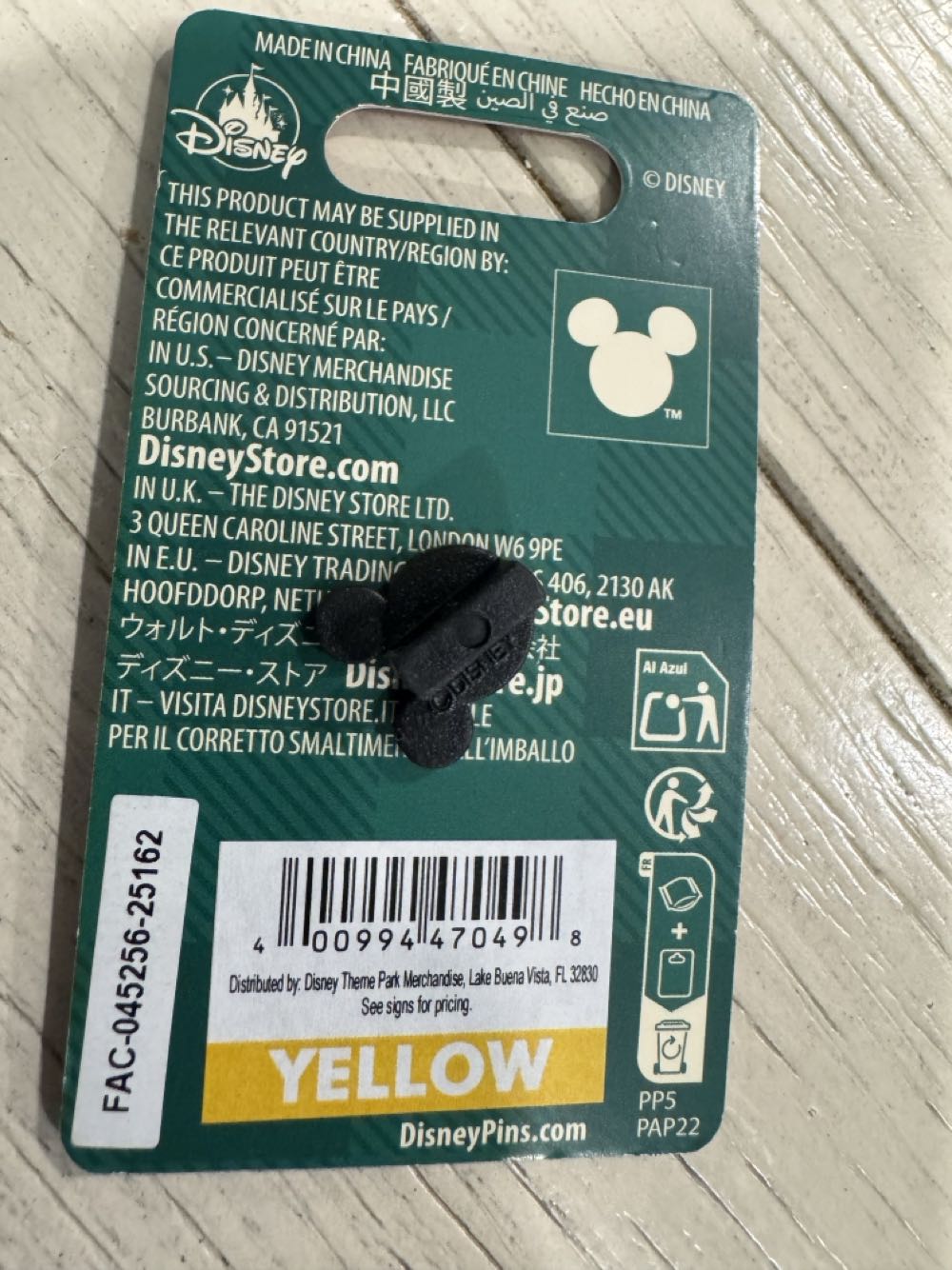 Christmas 2025 Chip And Dale  pin collectible [Barcode 400994470498] - Main Image 2