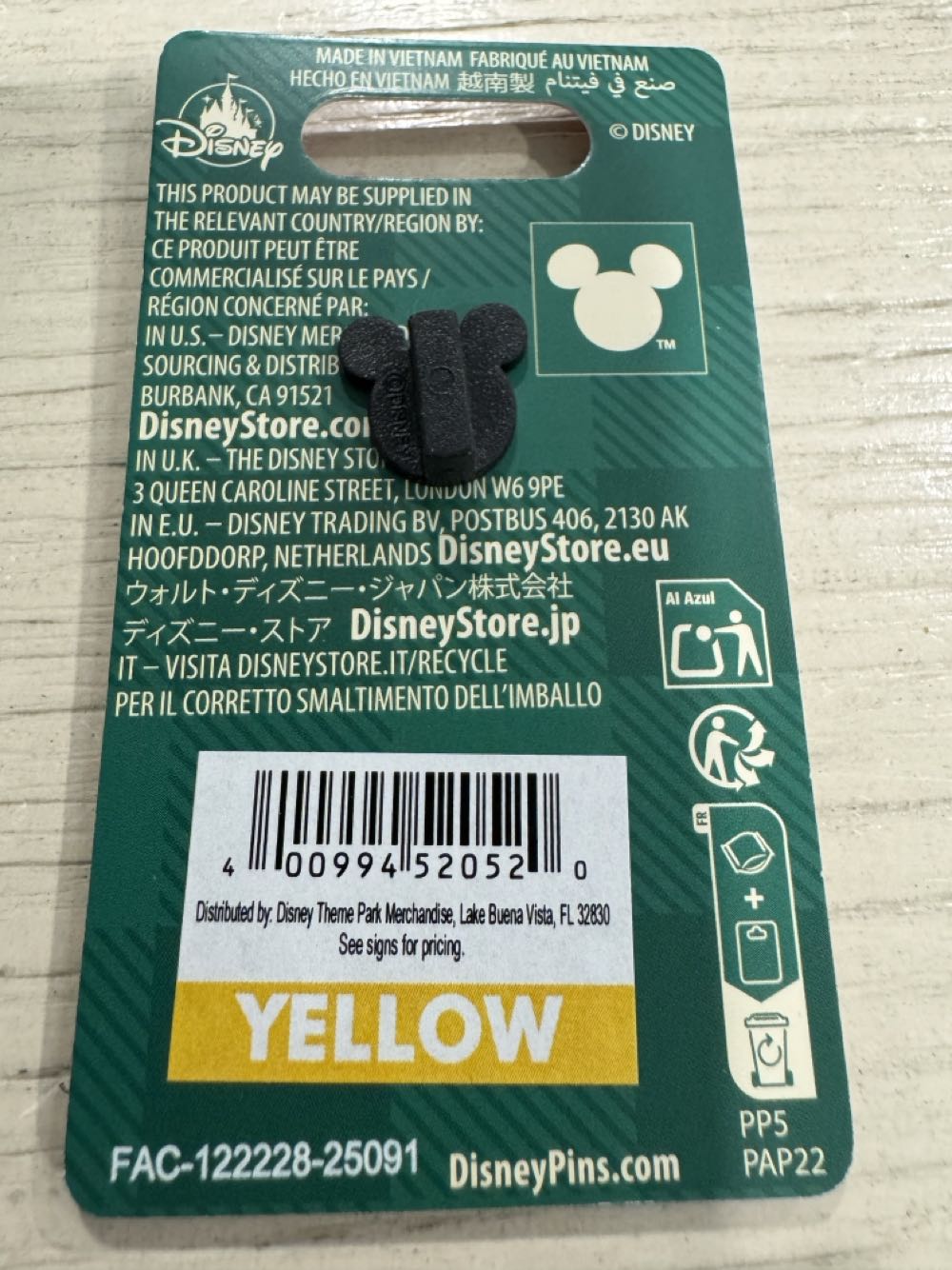 Christmas 2025 Stitch  pin collectible [Barcode 400994520520] - Main Image 2