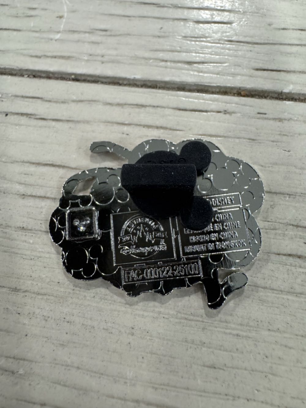 Spike The Bee, Cloud Series  pin collectible - Main Image 2