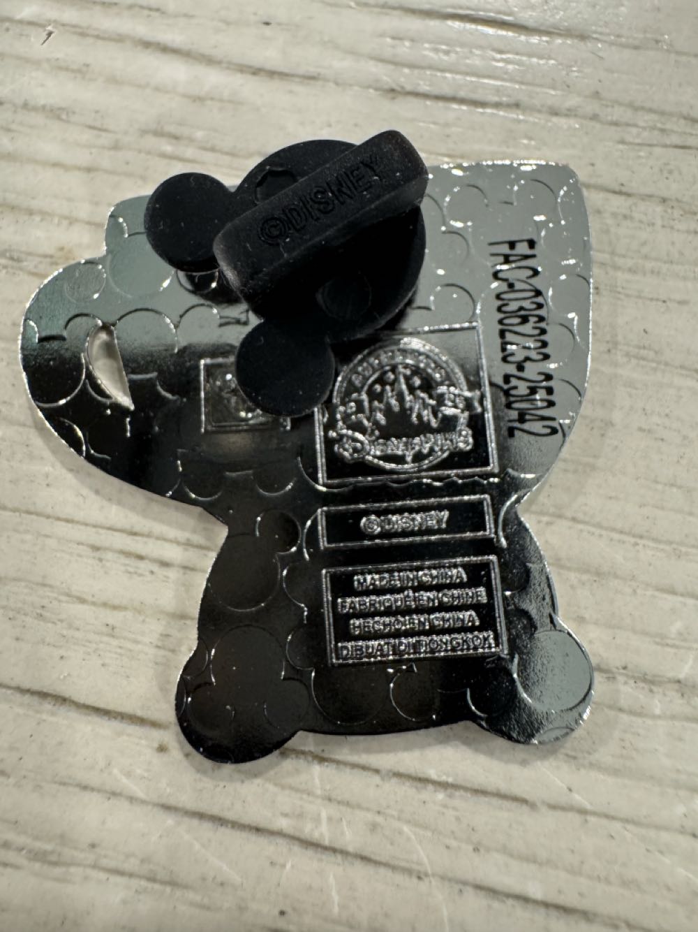 White Rabbit, Alice In Wonderland, Mini Mix-it Series  pin collectible - Main Image 2