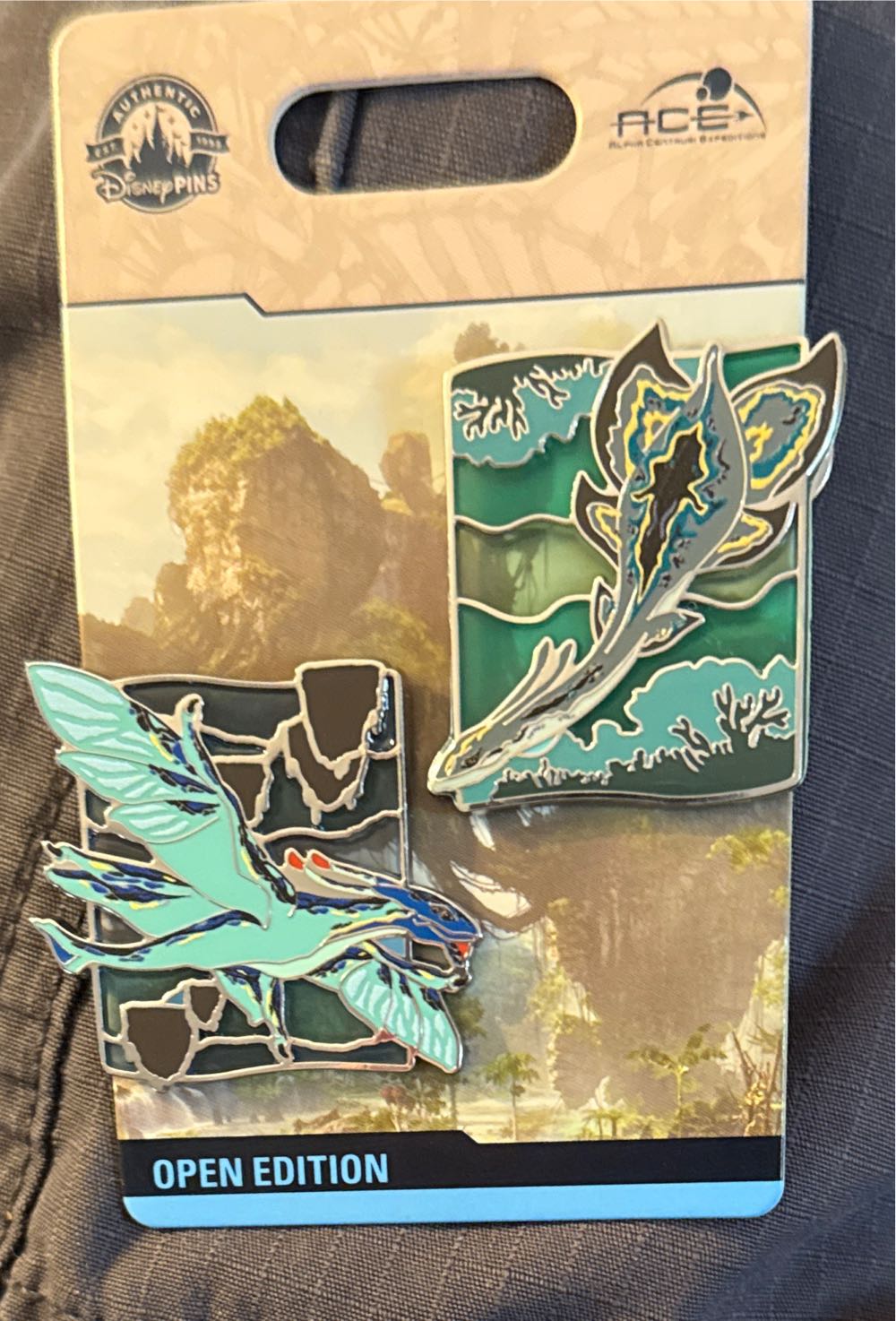 Avatar Flight of Passage: "Bird 1” (Set of 2) - Disney pin collectible [Barcode 400979269888] - Main Image 2