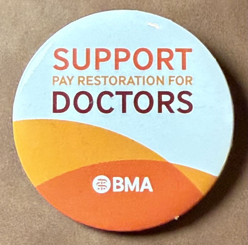 Halloween Star Wars: Costumed R2D2