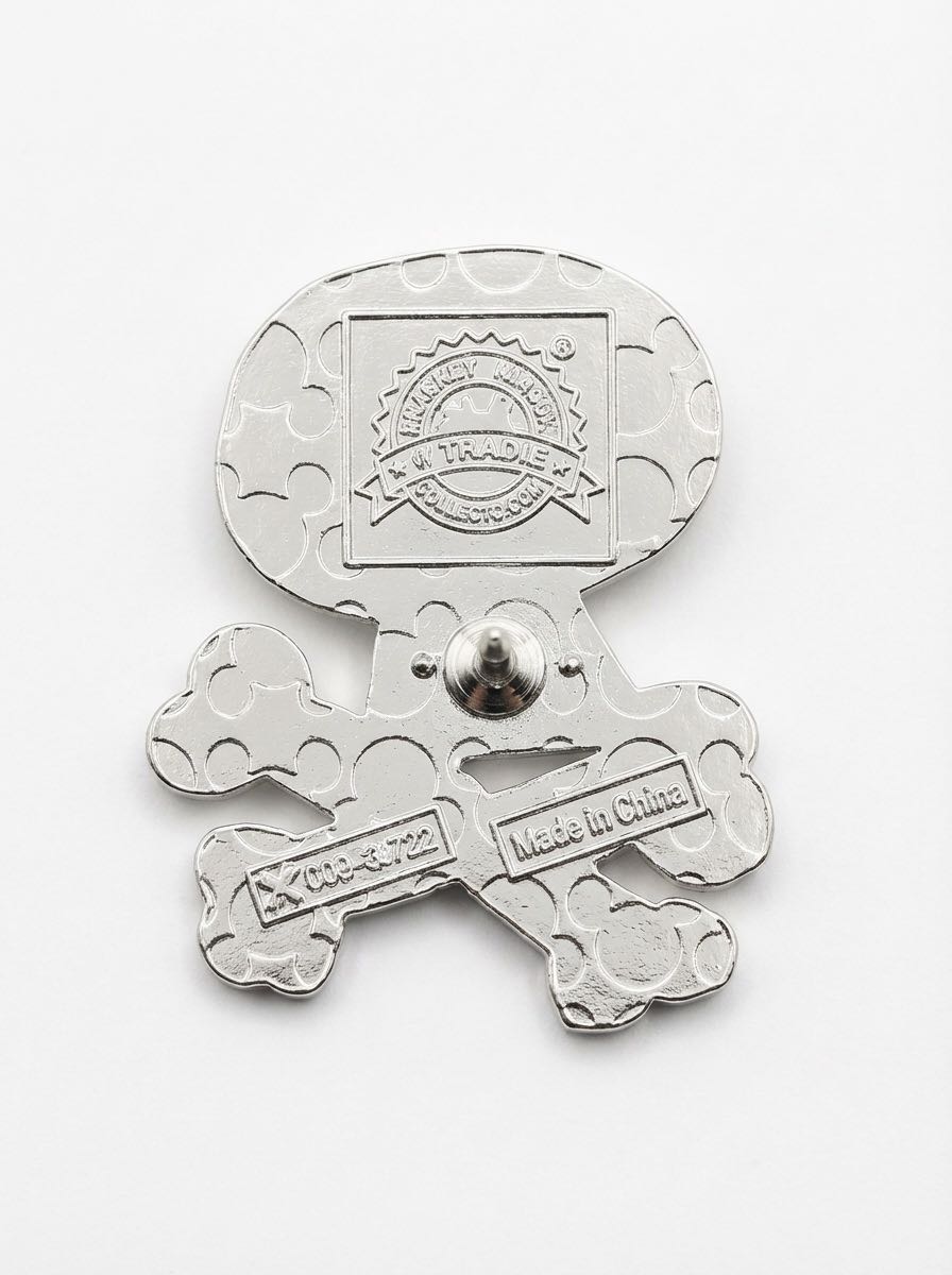 Skull and Crossbones Green Yellow Black Enamel Pin - Enamel Pin pin collectible - Main Image 2