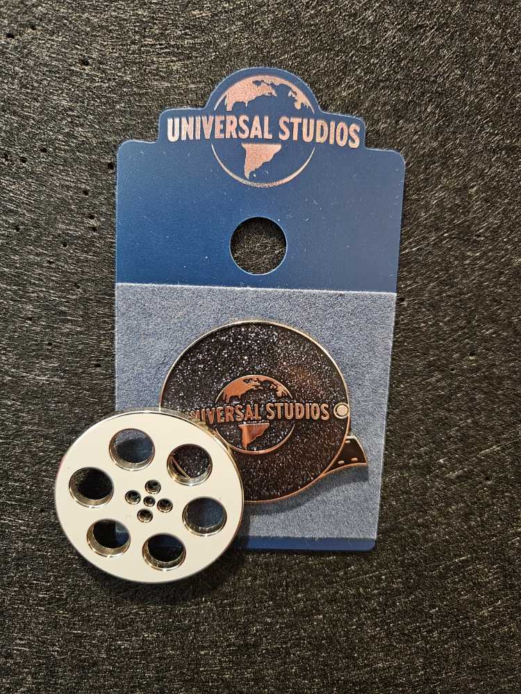 Universal Film Roll - Universal pin collectible [Barcode 400013889683] - Main Image 2