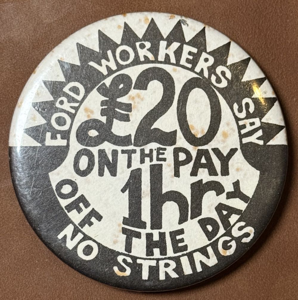 Pirates Of The Caribbean: Glow In The Dark Skull