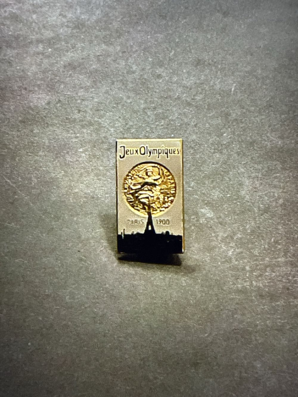 Owlcrate Luggage: A Darker Shade of Magic