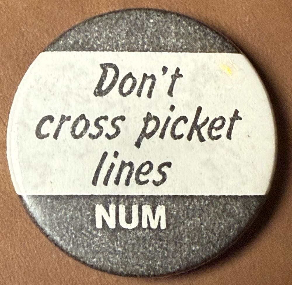 Disney Cruise Line Gingerbread Holiday 2025 Mickey and Minnie Pin