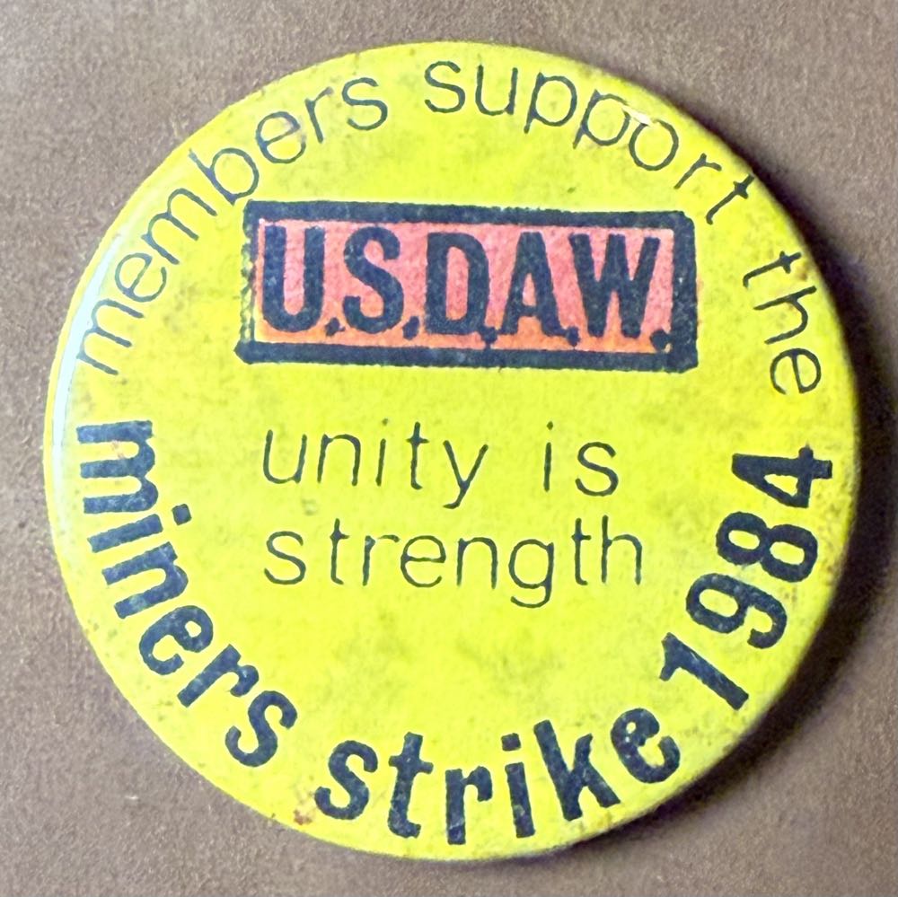 Tweedledee - Fists Raised - Alice in Wonderland