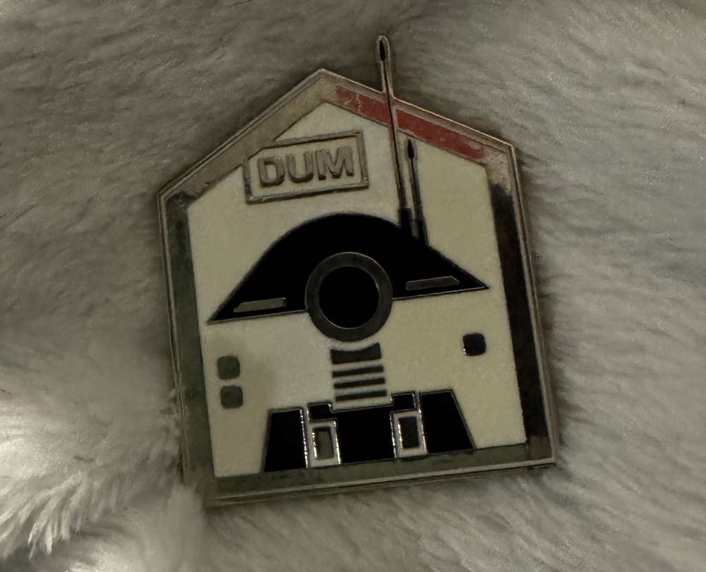 DLR - Mickey - Official Pin Trading - Disneyland PTP - Cast