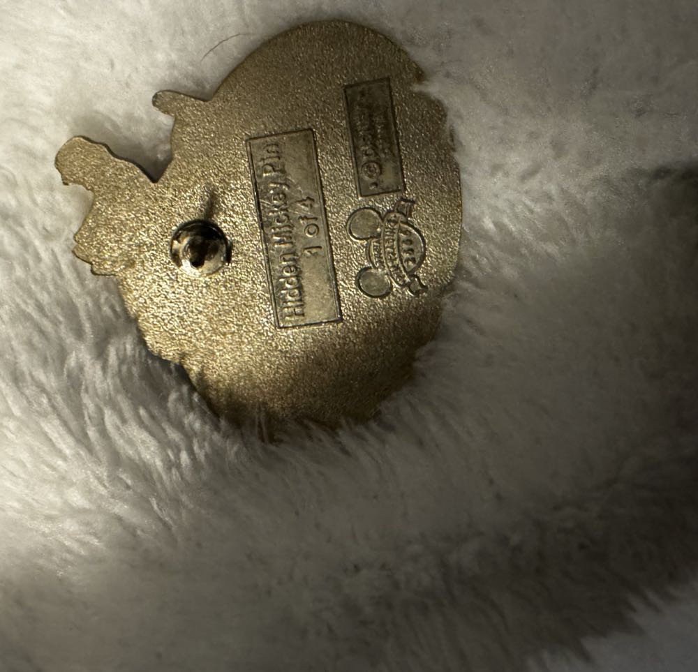 Chip And Dale With Cake  pin collectible - Main Image 2