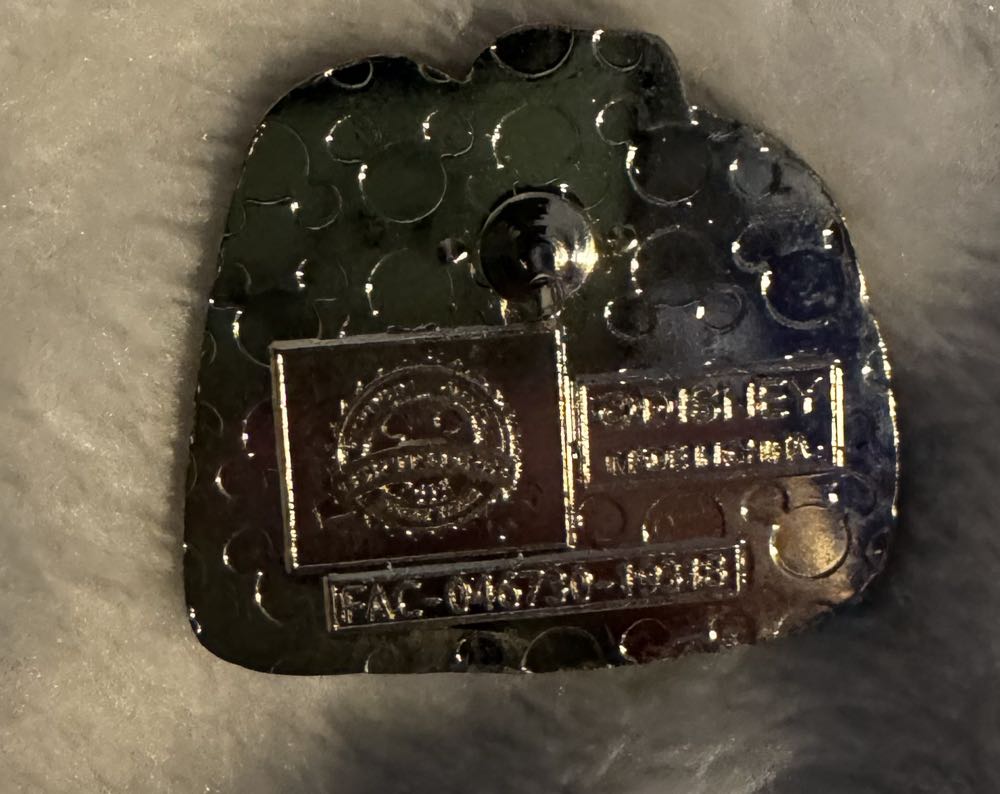 Backpack Baymax  pin collectible - Main Image 2