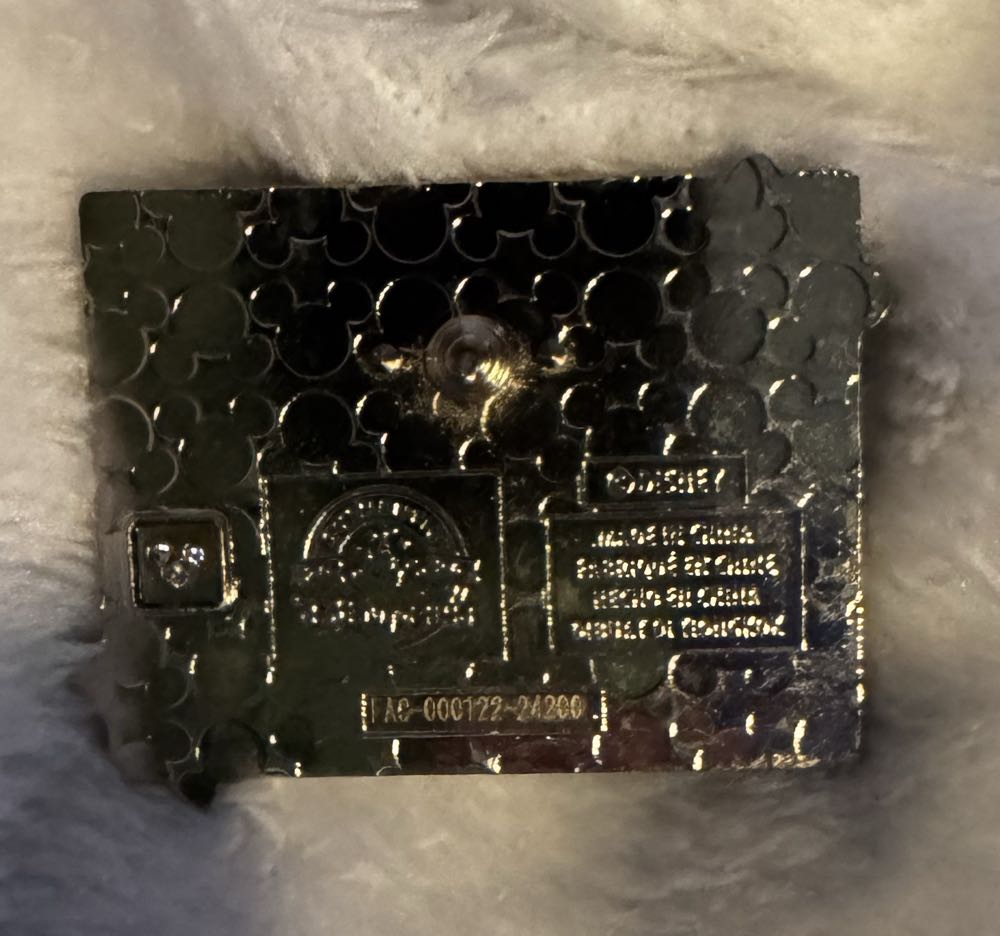 Lilo And Stitch - Stitch - Character Selfie Mystery Set, Lilo And Stitch Building Snowman - Disney Pin pin collectible - Main Image 2