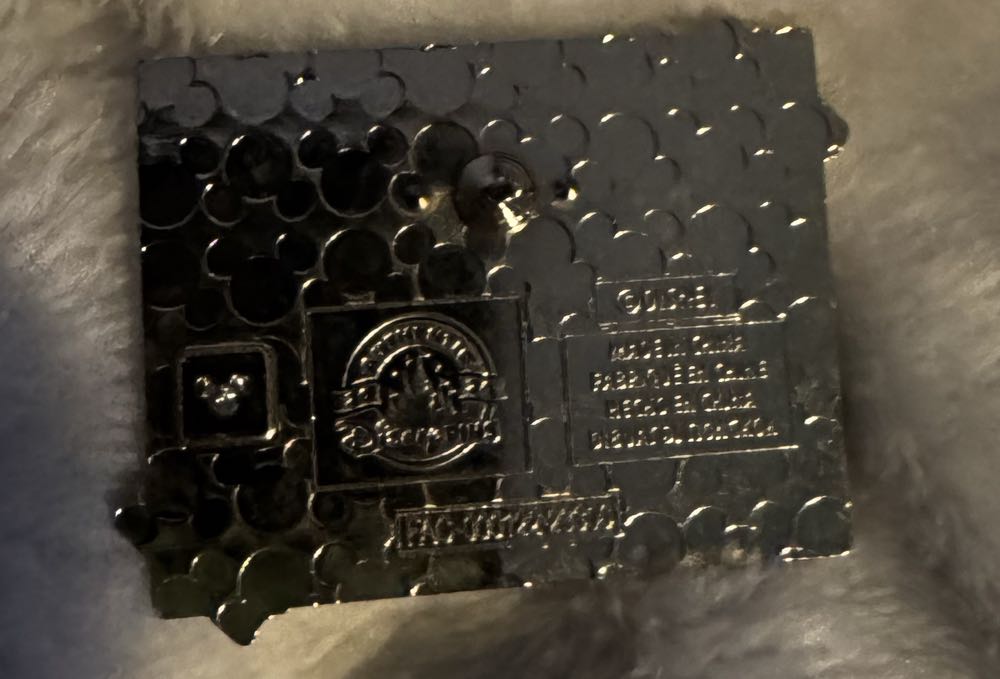 Lilo And Stitch - Stitch - Character Selfie Mystery Set, Stitch With Ukulele  pin collectible - Main Image 2