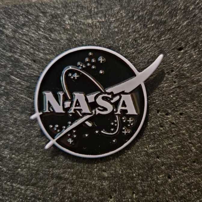 WDW - Mickey Head 2000 - Millennium Collector's Book Hyperion - Color Error