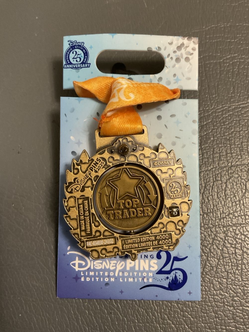 Chip & Dale - Medal - Disney Pins 25 Anniversary - Ltd Edition 4000  pin collectible - Main Image 2