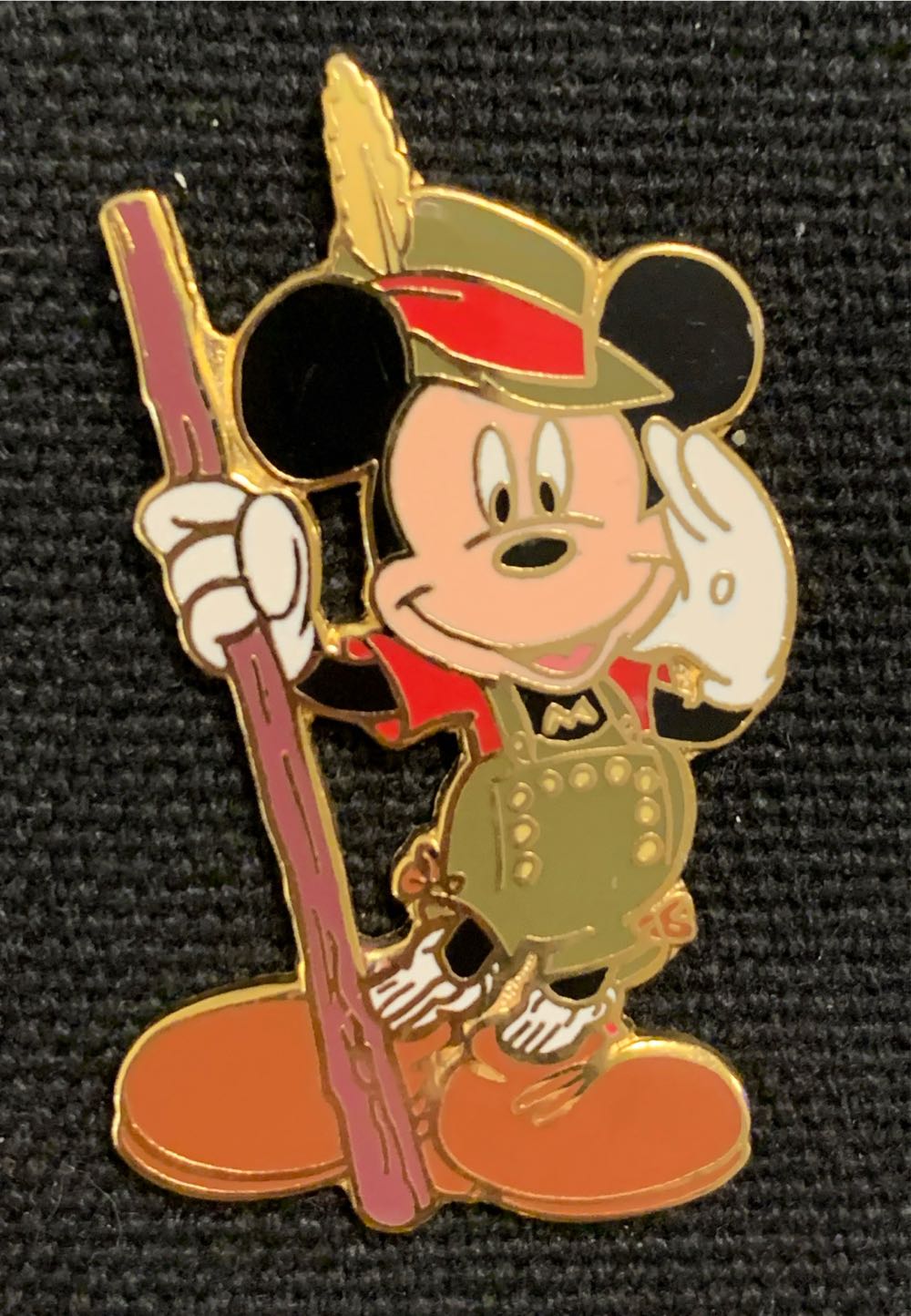 ProPin - Meeko - Ceremonial Headress - Pocahontas