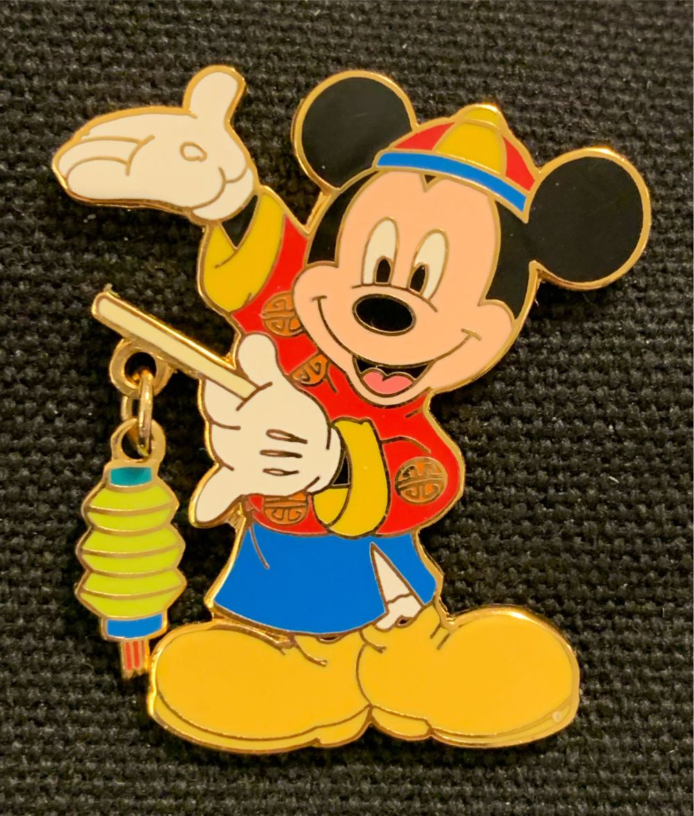 DLR - Snow White - Sitting Holding Rose - Snow White and the Seven Dwarfs Cottage Map - GWP